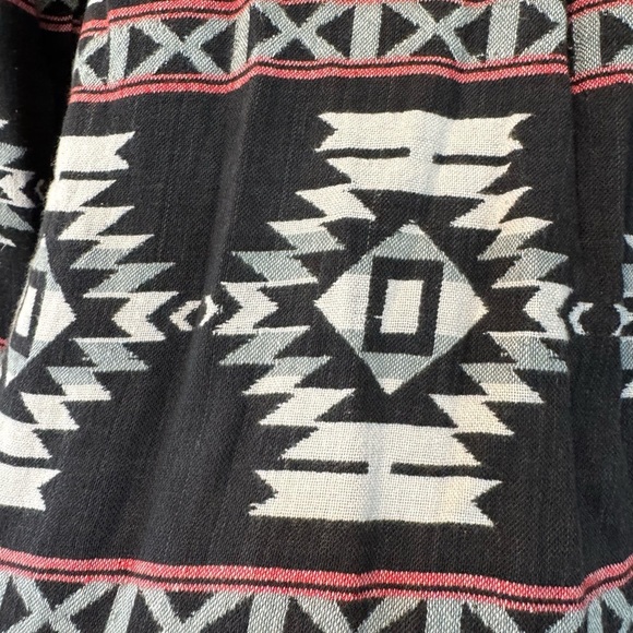 Vintage Chico's Aztec Black/Red/ White Patterned Shirt Button Front / size 2 - Picture 13 of 13